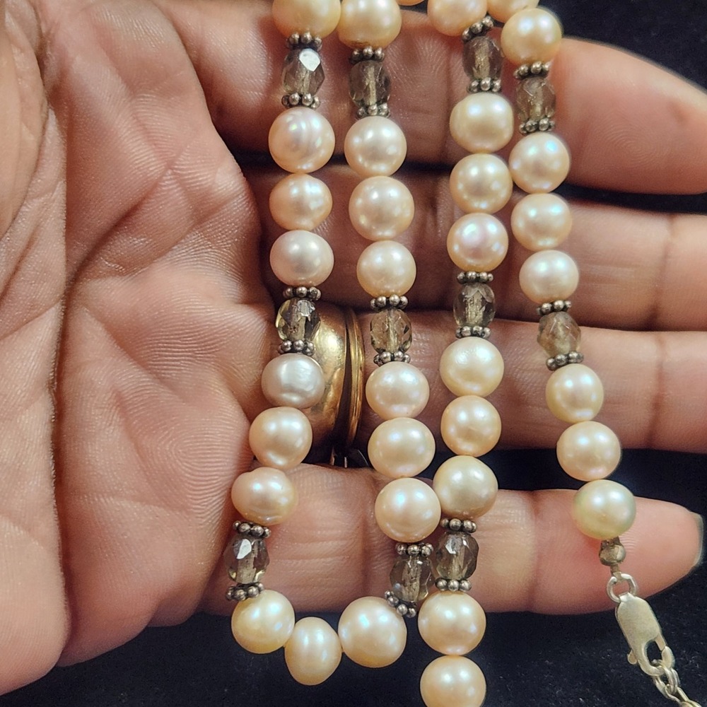 White and‎ Smoky Quartz Beaded Necklace 17 Inch Cream Silver Tone Clasp